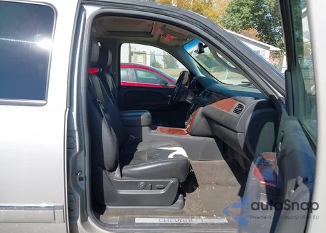 2009 Chevrolet Suburban 1500 Ltz z USA, uszkodzony, nr VIN 1GNFK363X9R189568